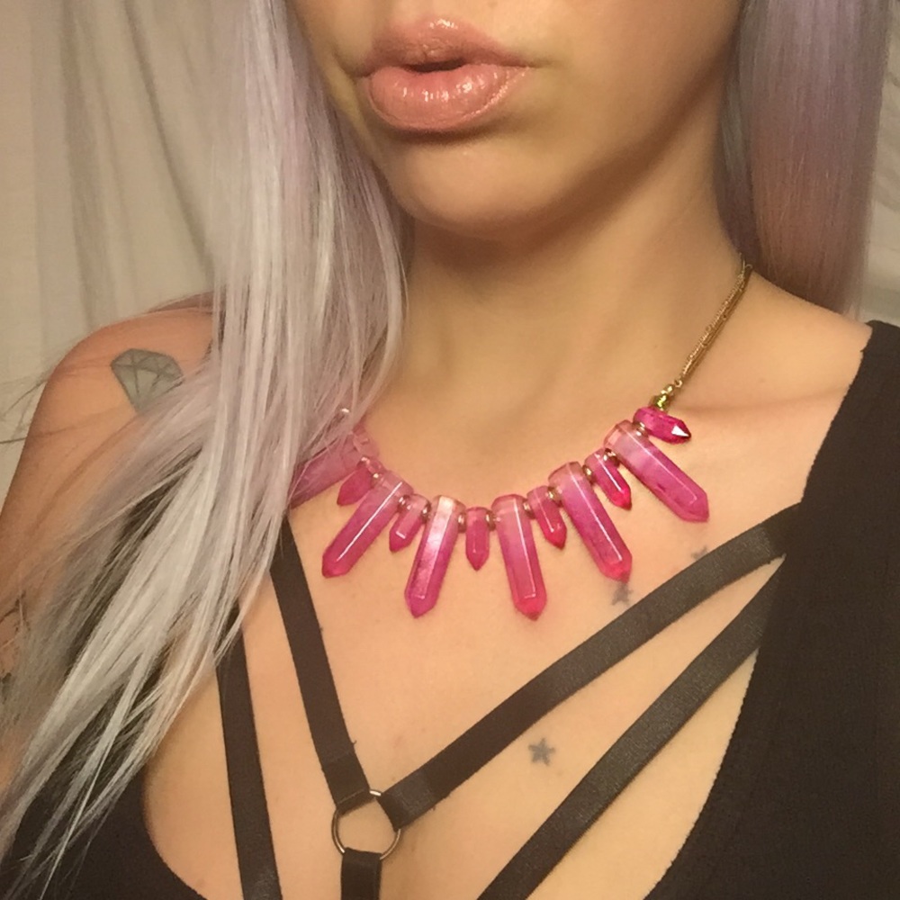 Handmade! BNWT • pink resin quartz statement neck